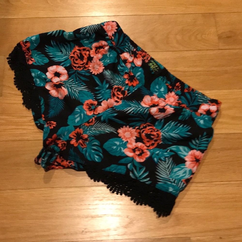 Floral lace shorts